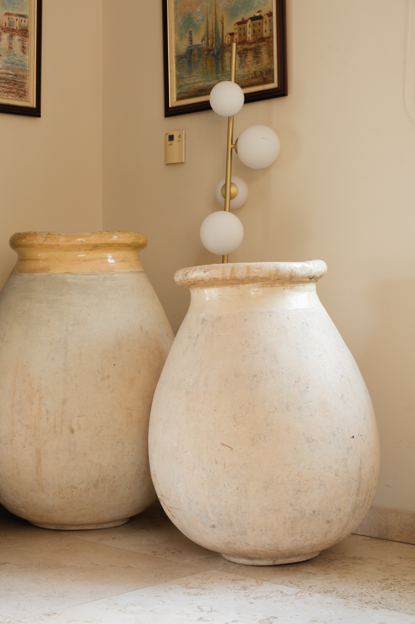 Ceramic urns
